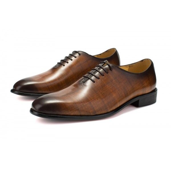 A pair of brock shoes for men wedding shoes for men business shoes Oxford shoes for business men dress shoes for men