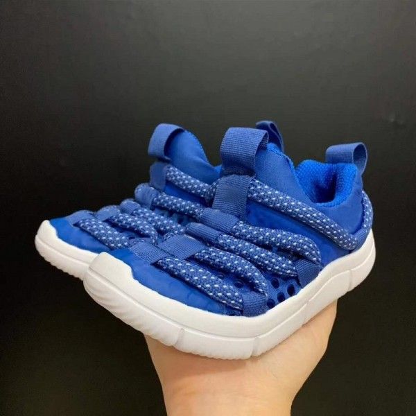 A pair of 2019 summer caterpillar shoes for boys and girls wear mesh shoes