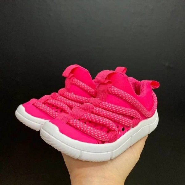 A pair of 2019 summer caterpillar shoes for boys and girls wear mesh shoes