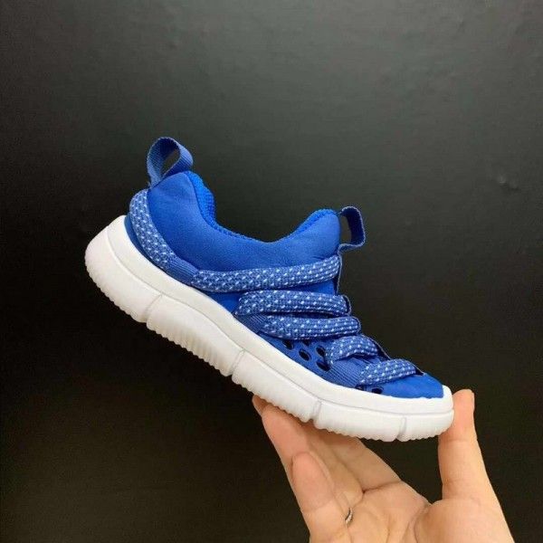 A pair of 2019 summer caterpillar shoes for boys and girls wear mesh shoes