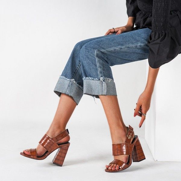 Peeptoe one-word buckle sandal female 2019 new foreign trade Europe and the United States high heel fashion summer thick heel ladies sandals