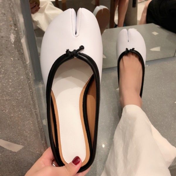 The new 2018 summer chic split toe sandals flat bag head wear pig foot shoes horseshoe shoes cool slippers female half drag