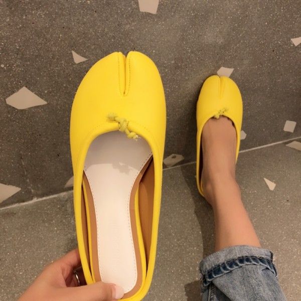 The new 2018 summer chic split toe sandals flat bag head wear pig foot shoes horseshoe shoes cool slippers female half drag